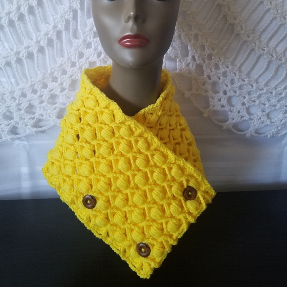 Scarf, Cowl - Picture 1 of 4